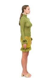 Col roulé en tricot vert avec détails en tricot fait main